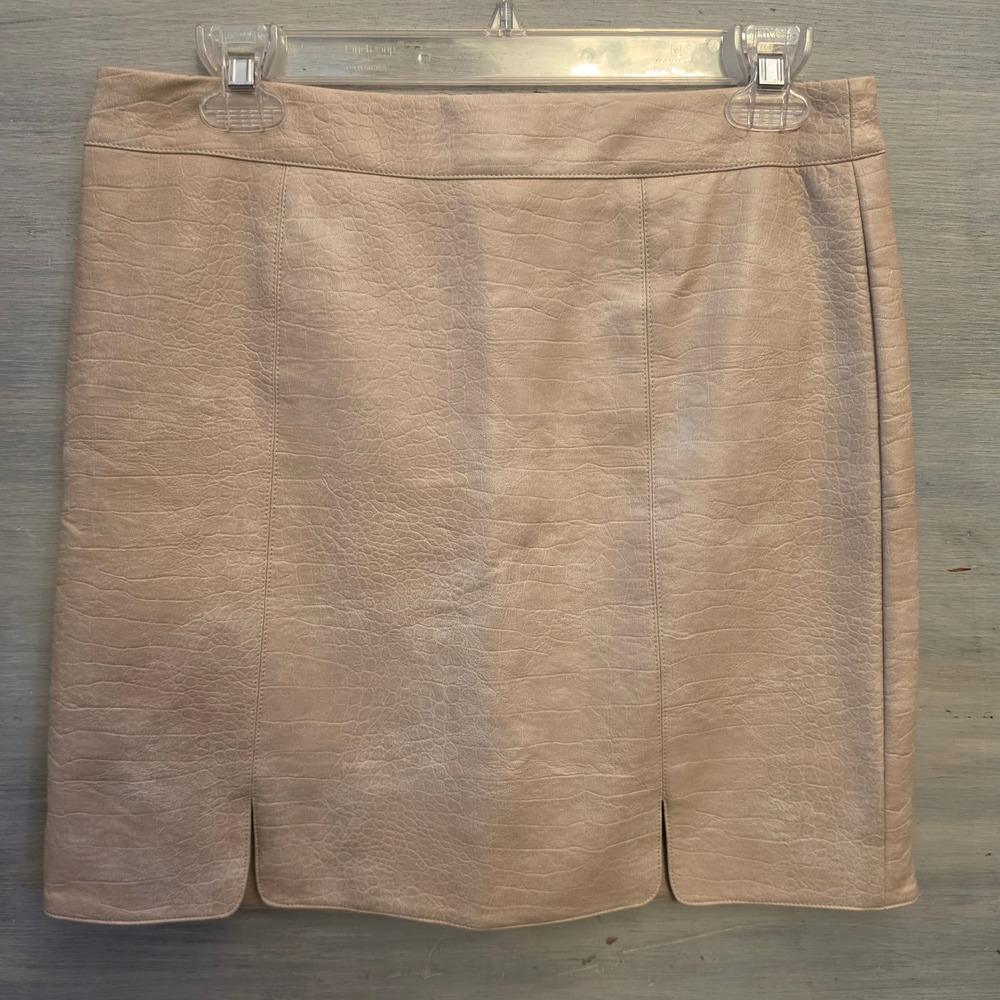Loveriche Beige Faux Snakeskin Mini Skirt with Notched Hem Size Medium GC